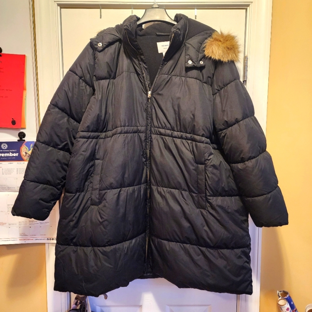 Nwt XXL Old Navy maternity black puffer coat with faux fur hood